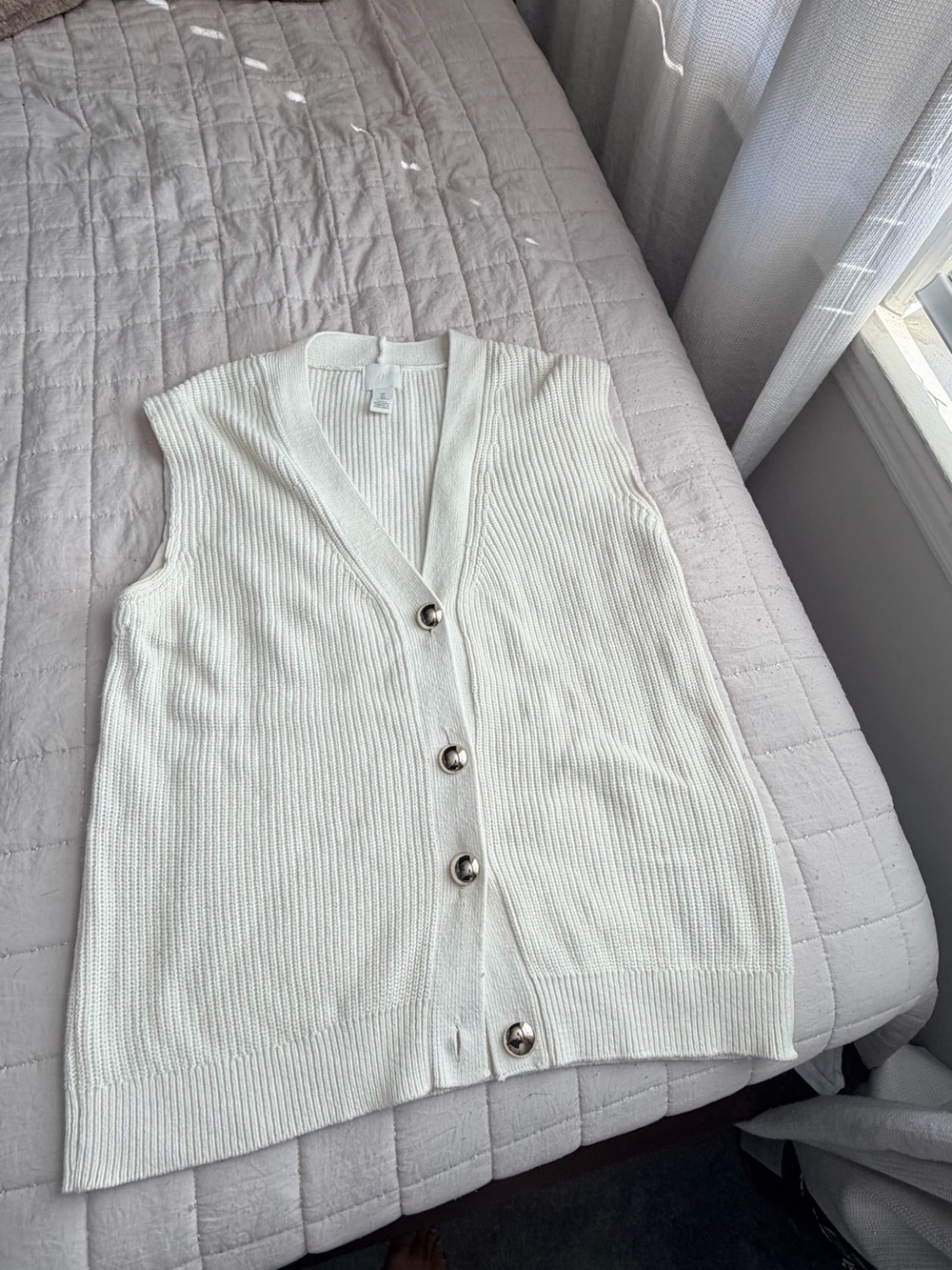 H&M Cream Ribbed V-Neck Button-Front Sweater Vest